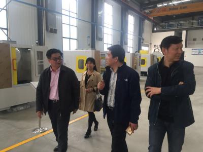 校友办走访校友企业 联络校友工作