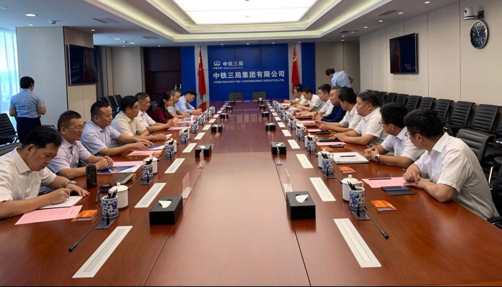 罗玉峰走访中铁三局 加强校企合作