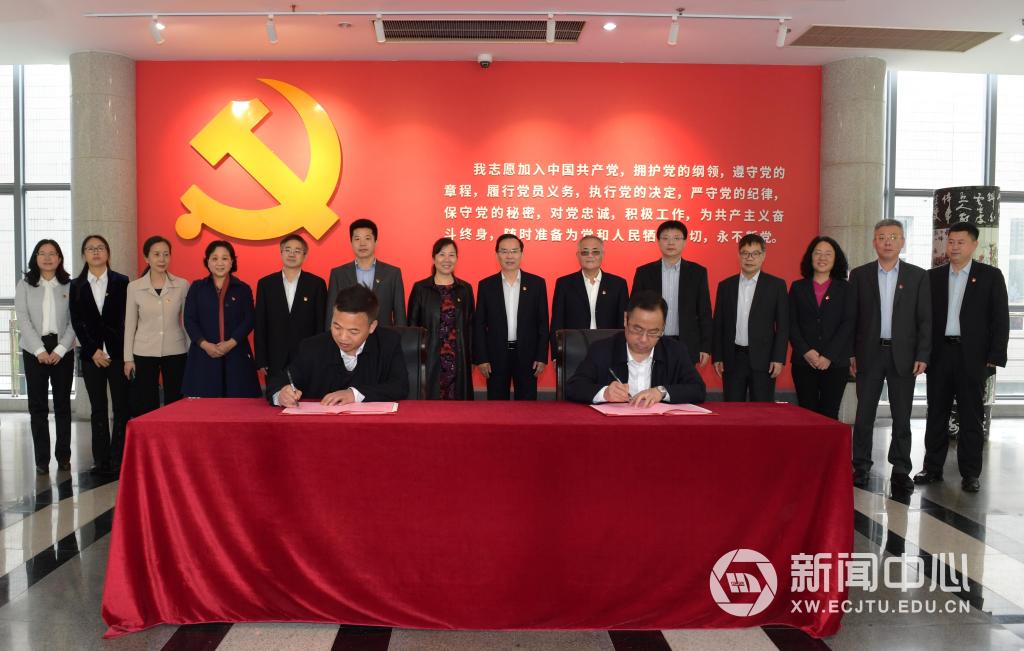 柳和生率校党委班子集体赴省档案馆开展党史集中学习