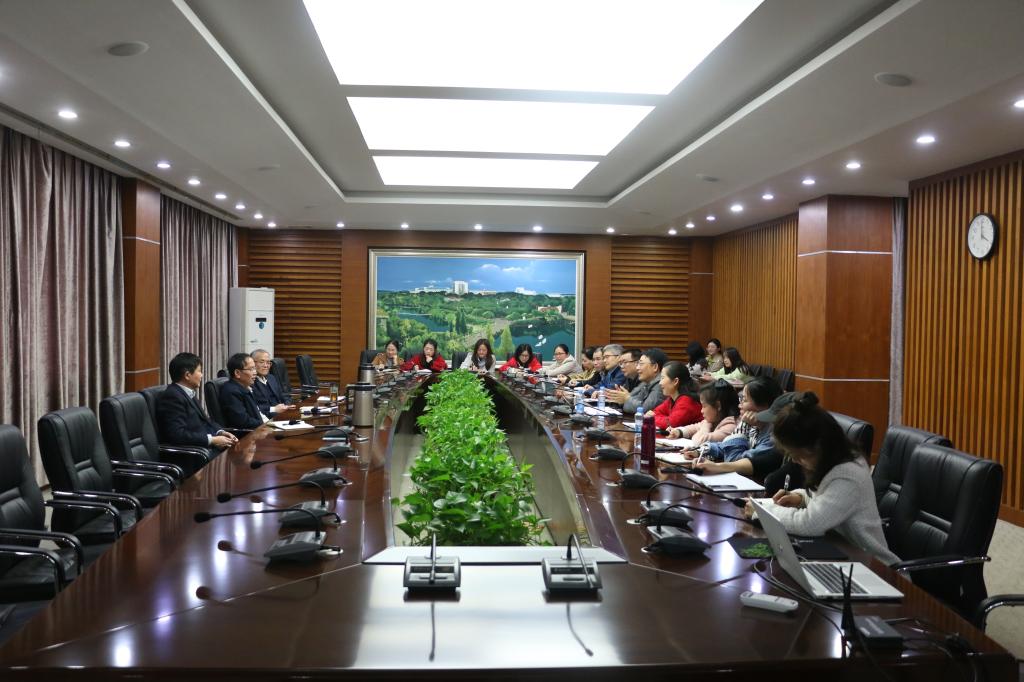 柳和生到党办校办、教务处调研
