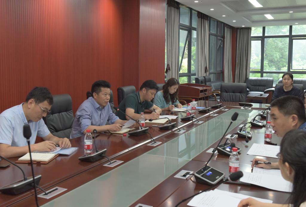 徐长节到基础实验与工程实践中心调研