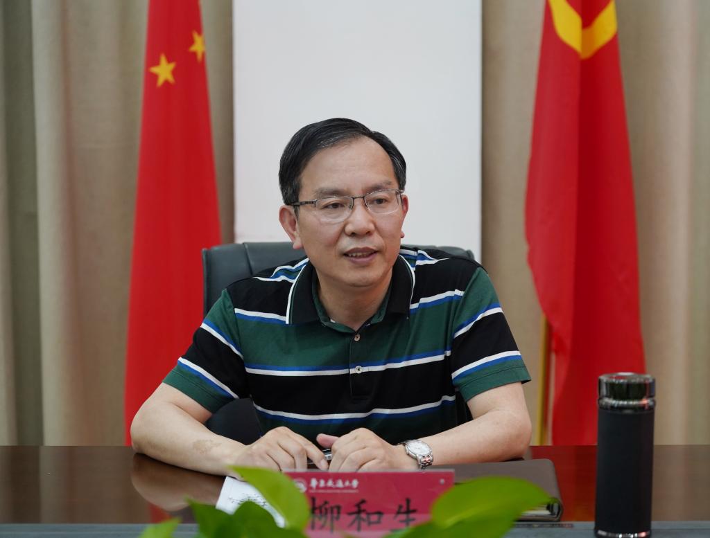 我爱我家 有你我他 校领导带头为50周年校庆捐款