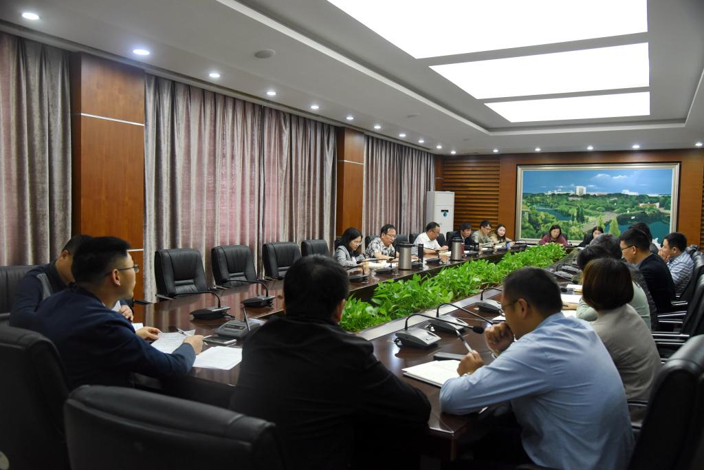 学校党委召开科级干部座谈会 听取干部队伍建设意见