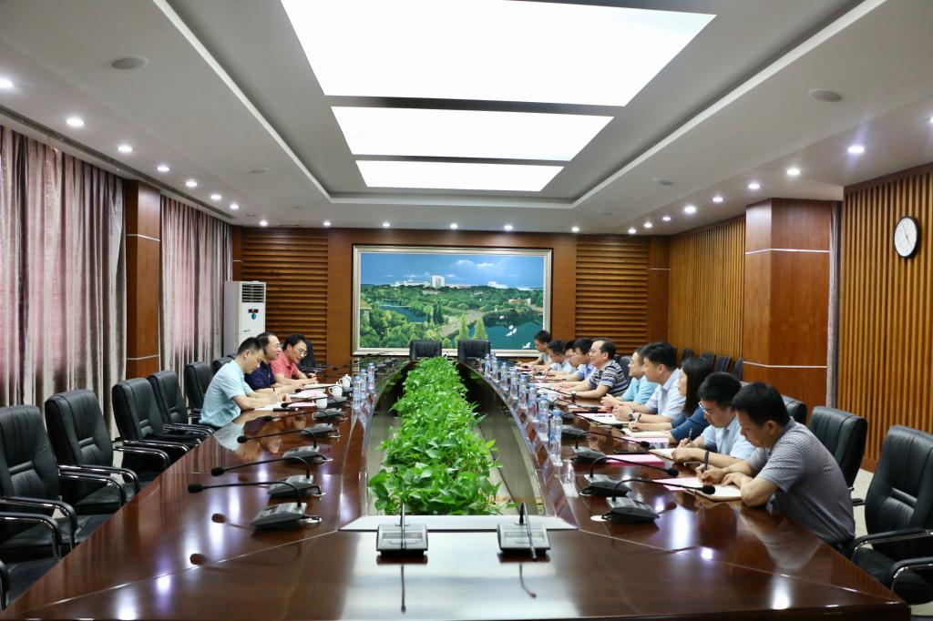 东华理工大学副校长杨波一行来校调研