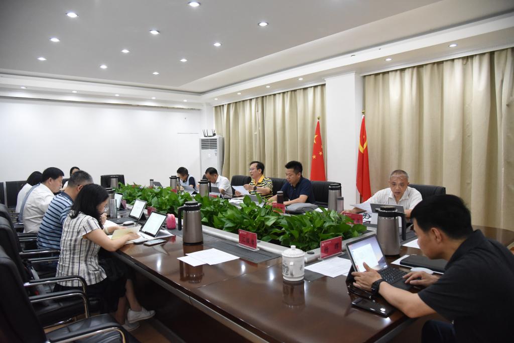 学校召开党委会专题学习会