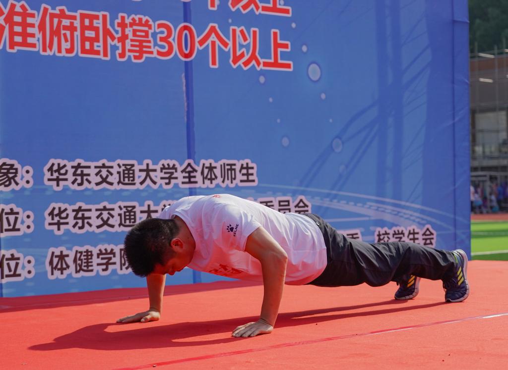 【师生校庆】第七届“挑战校领导”俯卧撑活动火热开赛迎校庆