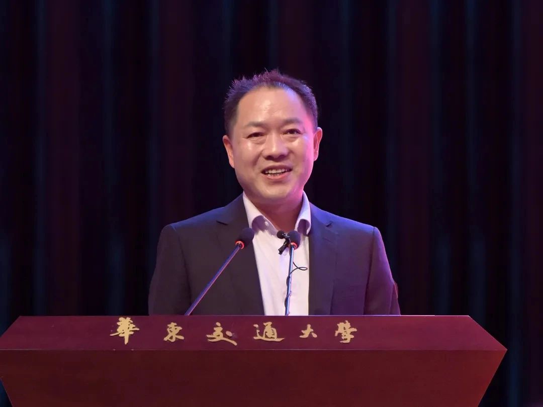校友代表于小四参加学校2021年毕业典礼暨学位授予仪式