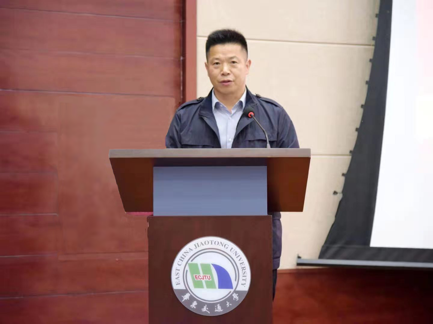 “知识产权强国建设”高端论坛在我校举行