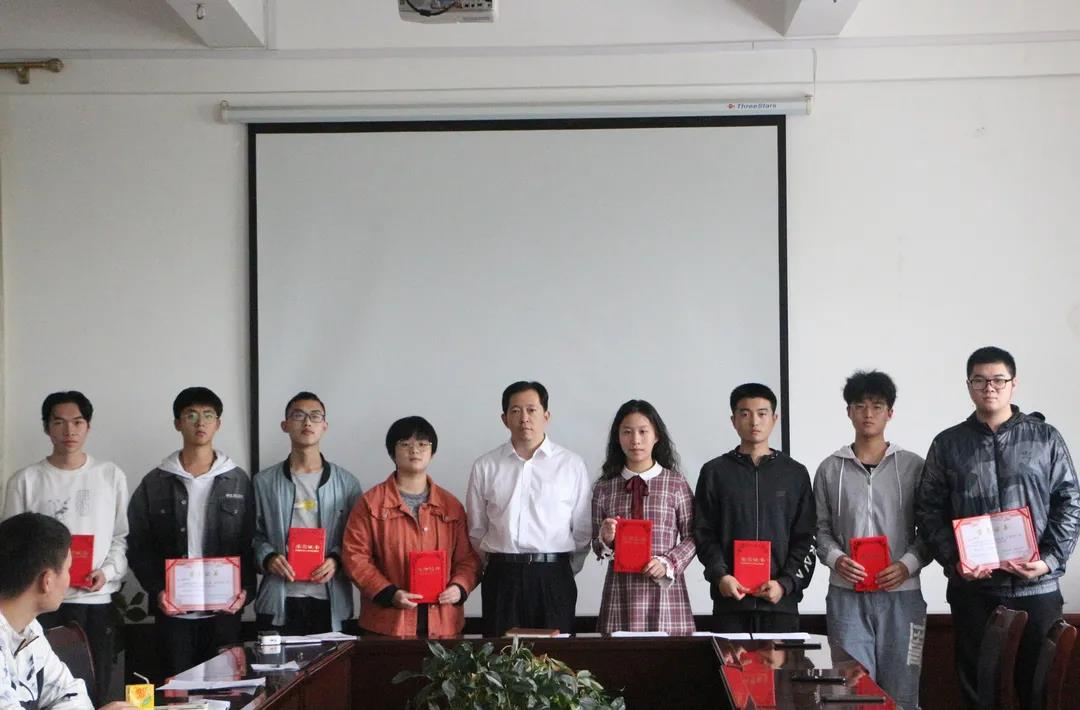 薪火相传||校友工作志愿者协会第八届换届大会顺利举行