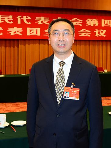 华交校友在两会上积极参政议政建言献策