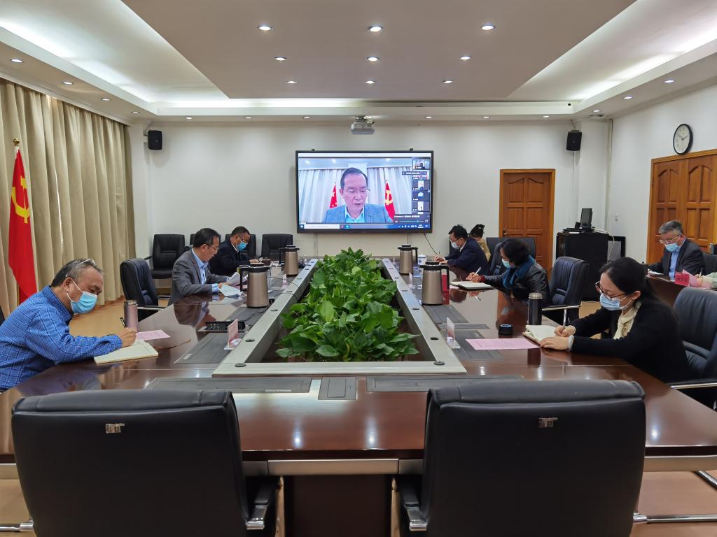 以思想解放引领发展突围 学校召开教育思想大讨论工作布置会