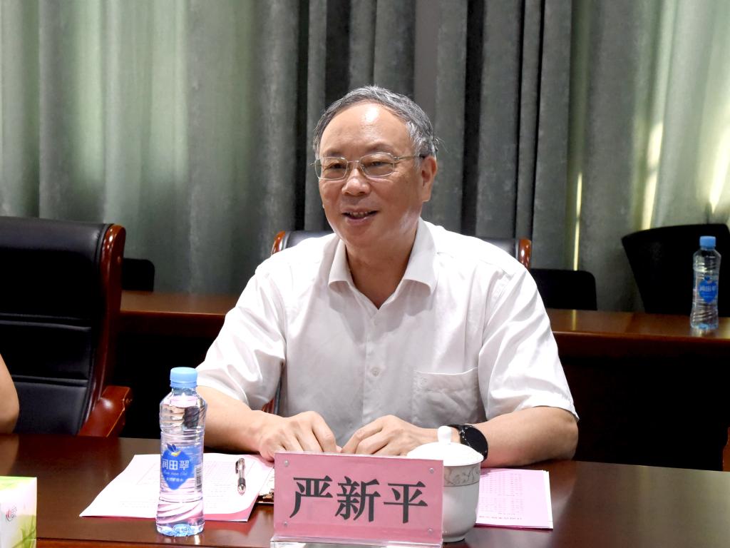 中国工程院院士严新平一行来校走访
