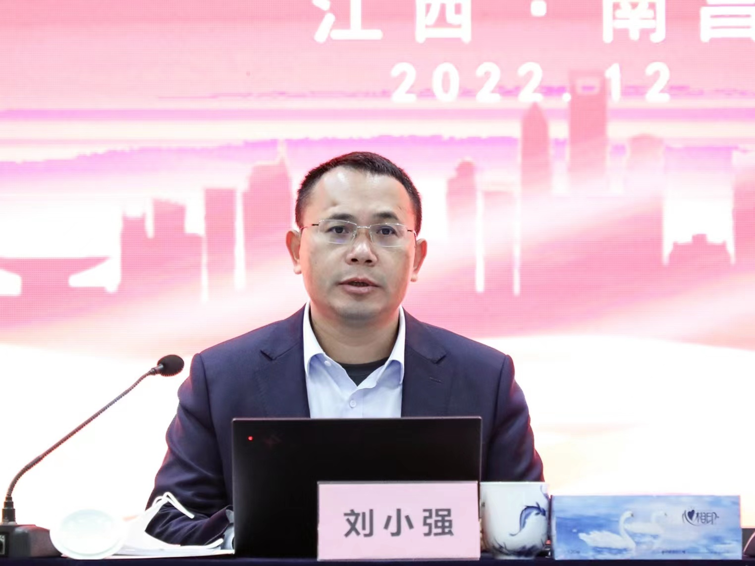 我校在江西省研究生工作站建设现场推进会上做典型发言
