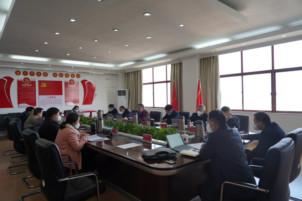 学校召开党委会专题学习会
