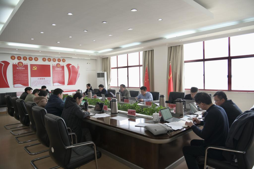 学校召开党委会专题学习会